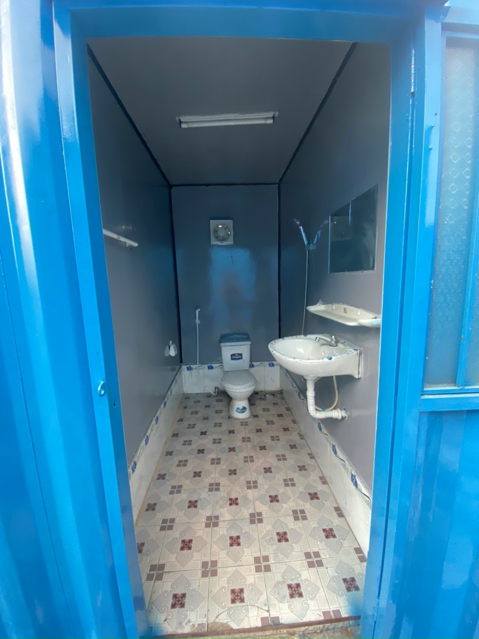 Container Văn Phòng 20 Feet Có Toilet - Trang Bị Đầy Đủ Thiết Bị 4 Container văn phòng 20 feet với toilet đi kèm