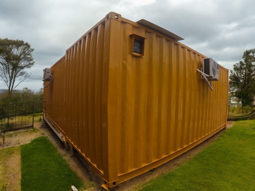 Góc nhìn phía sau nhà container 20 feet