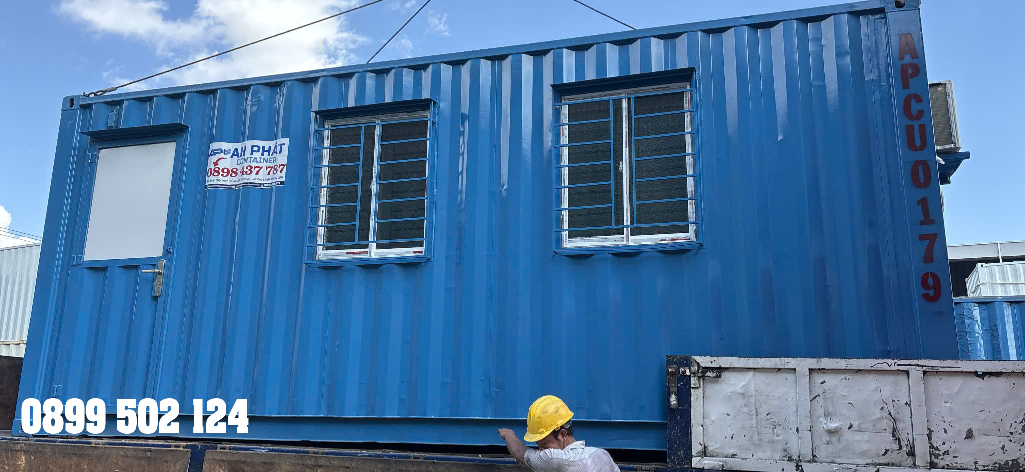 Bàn giao Container văn phòng 20 feet cho thuê tại KCN Trảng Bàng, Tây Ninh 12 Vận chuyển container văn phòng 20 feet bằng xe tải thùng