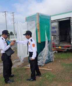 Nhà Vệ Sinh Di Động Composite 1 Buồng Giải Pháp Gọn Nhẹ, Bền, Tiết Kiệm 5 Bàn giao nhà vệ sinh di động cho khách