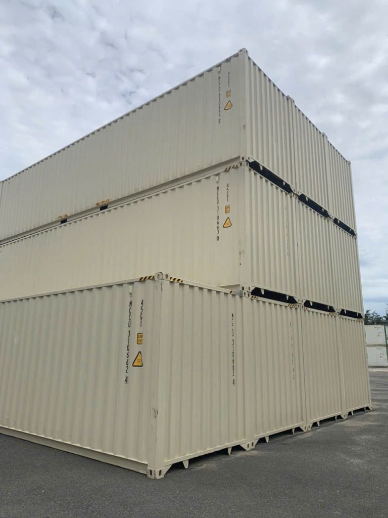 Có thể chồng container lên nhau không? 4 Các container chồng lên nhau