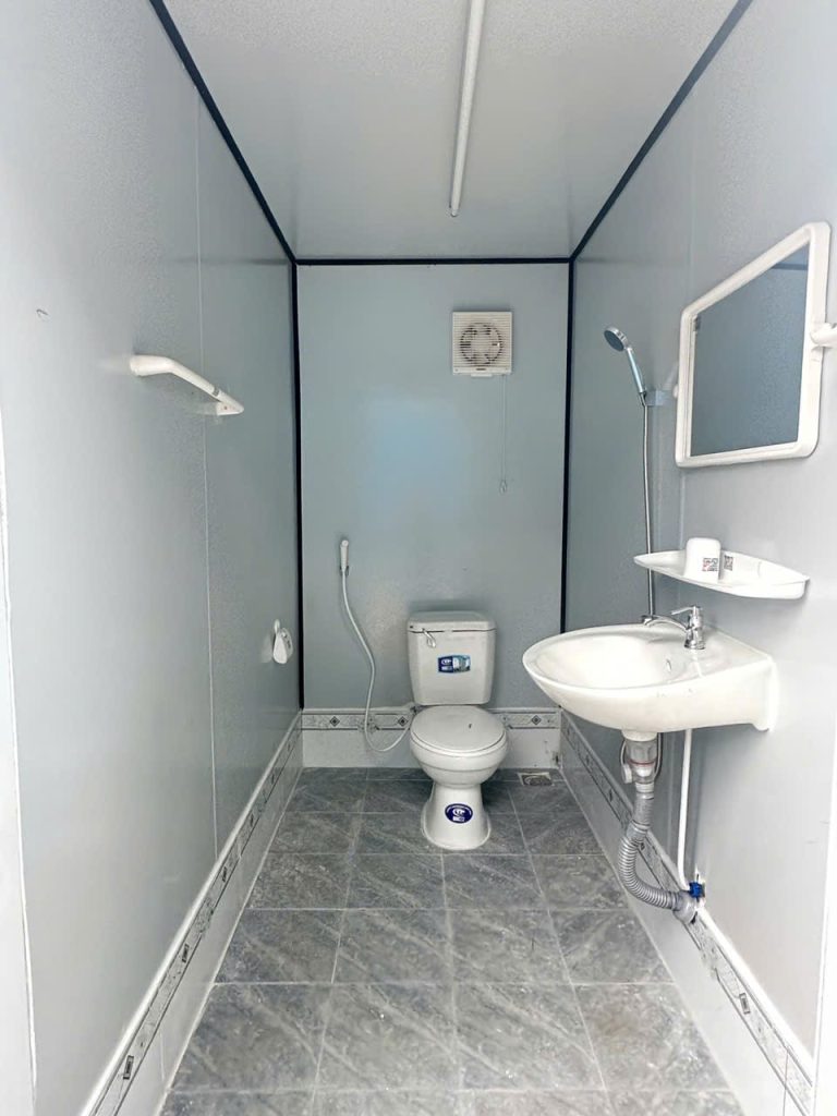 Chia Vách Trong Container 20ft - Giải Pháp Thiết Kế Không Gian Thông Minh 7 Chia vách để làm thêm toilet