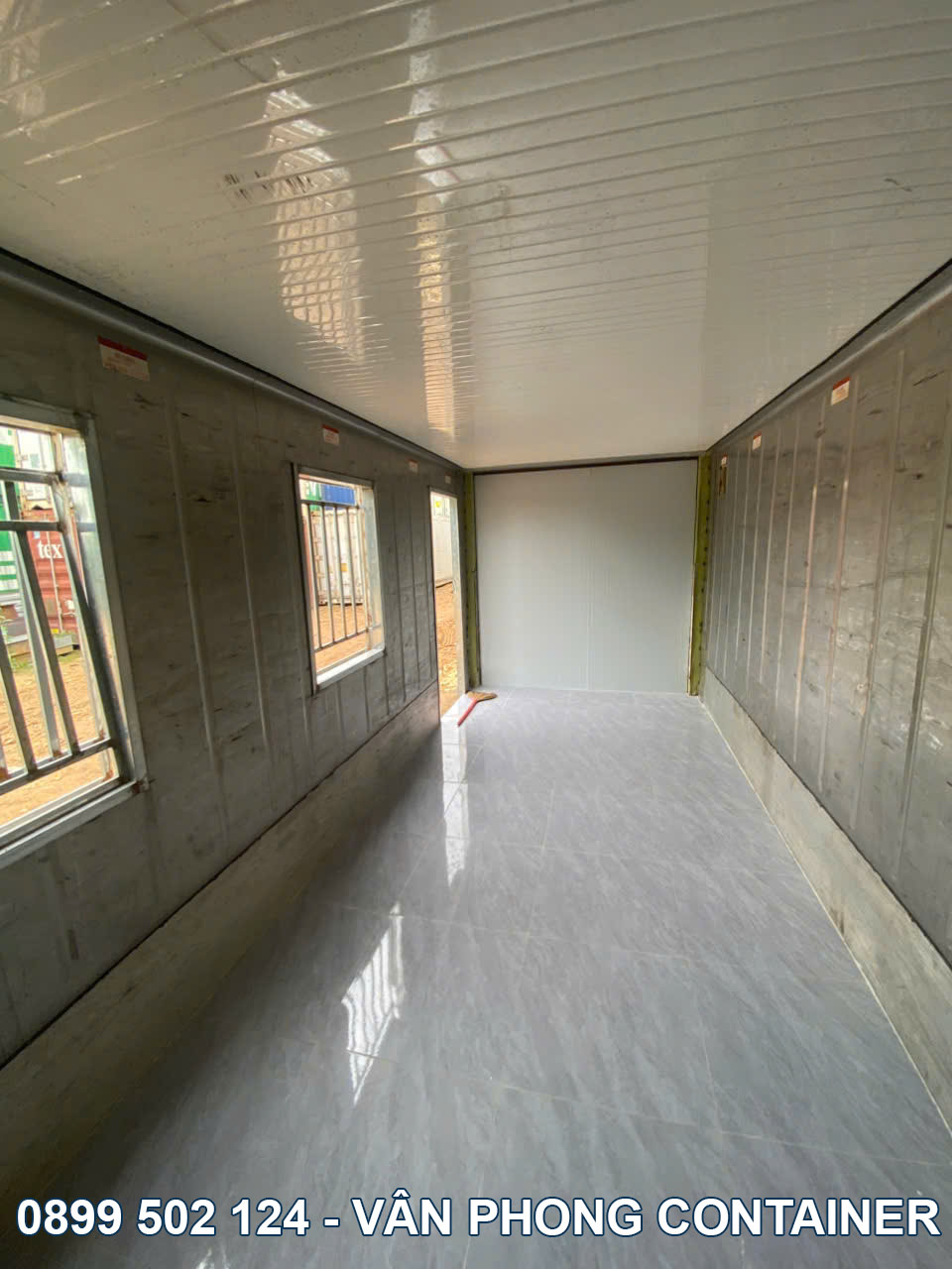 So Sánh Container Văn Phòng Thường và Container Bằng Vỏ Lạnh 9 Bên trong container văn phòng 40ft từ vỏ container lạnh